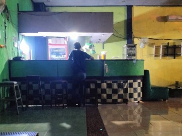 Tanpa Hiraukan Bulan Suci Ramadhan, Cafe Arwana Tetap Beroperasi