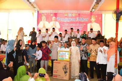 Bupati Musi Rawas Santuni Anak Yatim Piatu dan Bantu Rp 50 Juta Untuk Pembangunan Masjid