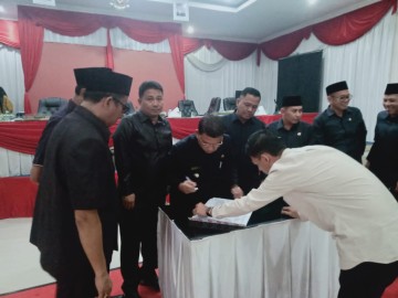 Bupati Muratara Sampaikan LPJ Penggunaan APBD Tahun Anggaran 2022 Pada Paripurna DPRD