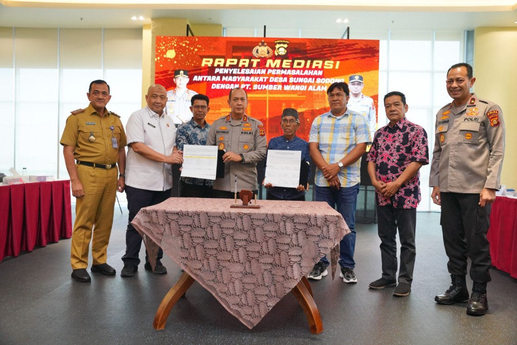 Kapolda Sumsel dan Jajaran Selesaikan Sengketa Lahan Masyarakat OKI dan PT. SWA