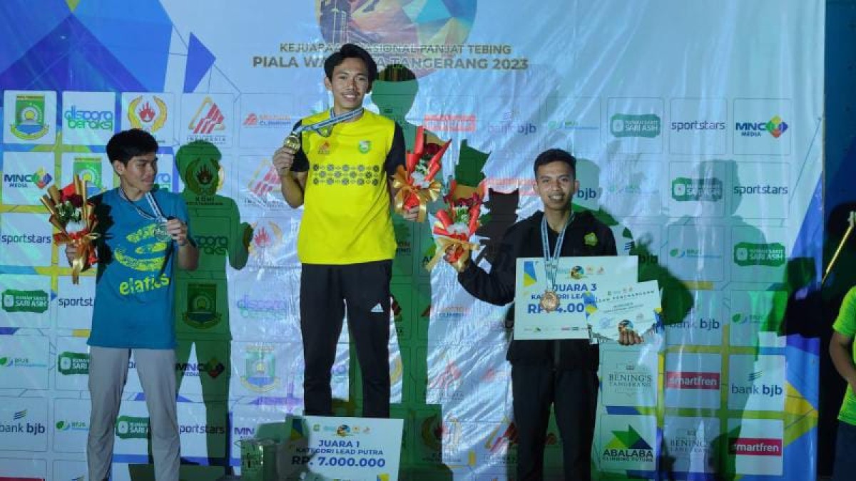 Atlet Panjat Tebing Sumsel M. Rizky Syahrafli Simatupang Raih Medali Emas di Kejurnas Tengerang