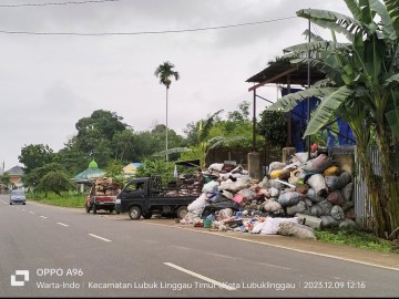 Warga Resah, Minta Pemerintah Segera Tutup Gudang Rongsokan di Jalan Fatmawati