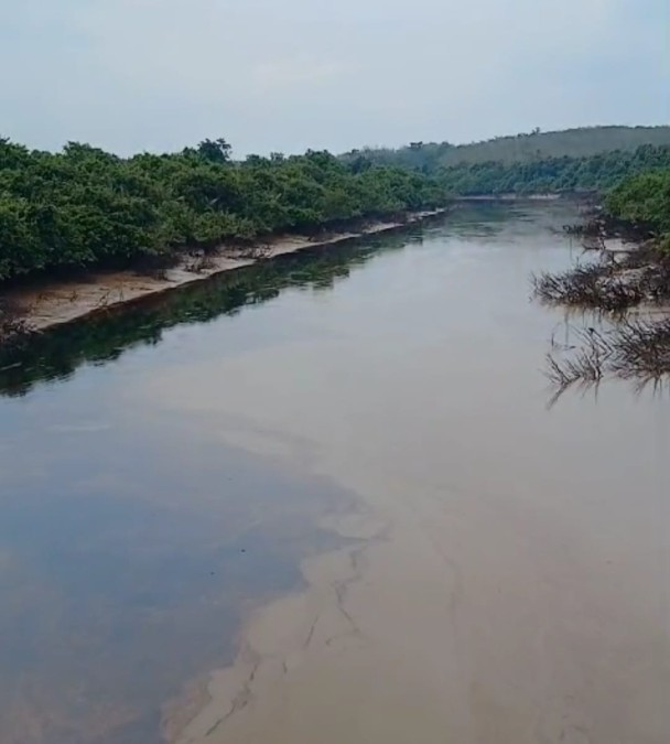 Sungai Parung di Sungai Lilin Diduga Menjadi Sungai Minyak Mentah
