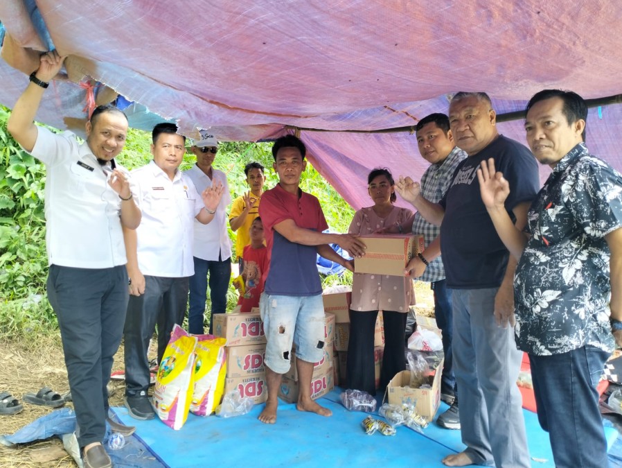 Prana Putra Sohe Beri Bantuan Sembako kepada Keluarga Korban Kevin di Kabupaten Musi Rawas