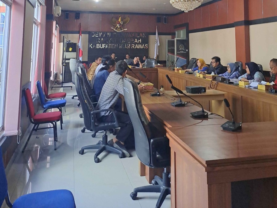 Komisi II DPRD Musi Rawas, Bahas Keluhan Petani Terkait Harga Pupuk Subsidi Diatas HET