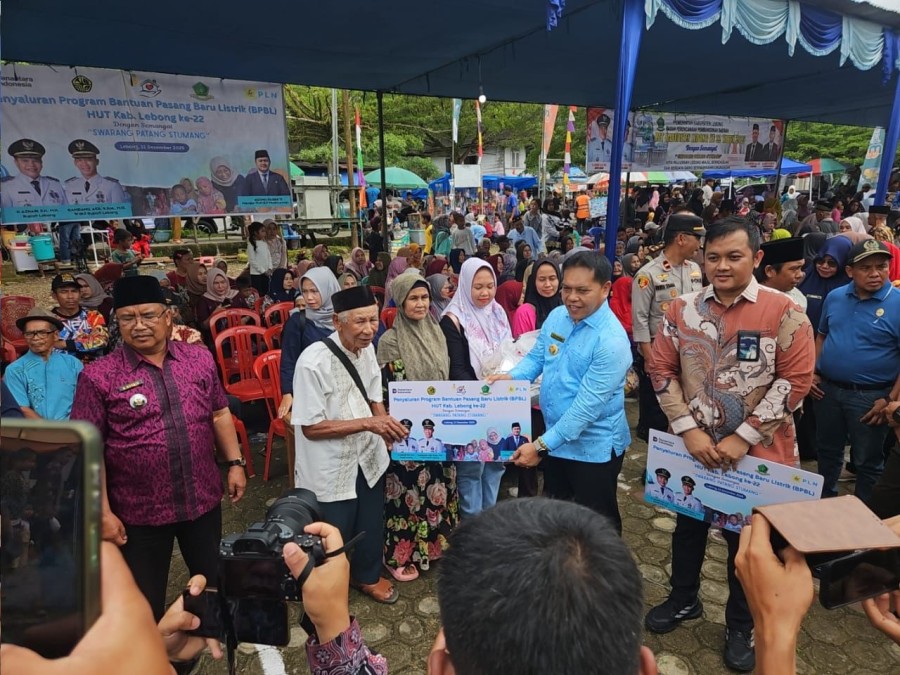 PLN untuk Rakyat: Salurkan Bantuan Pasang Baru Listrik (BPBL) pada HUT Lebong ke-22
