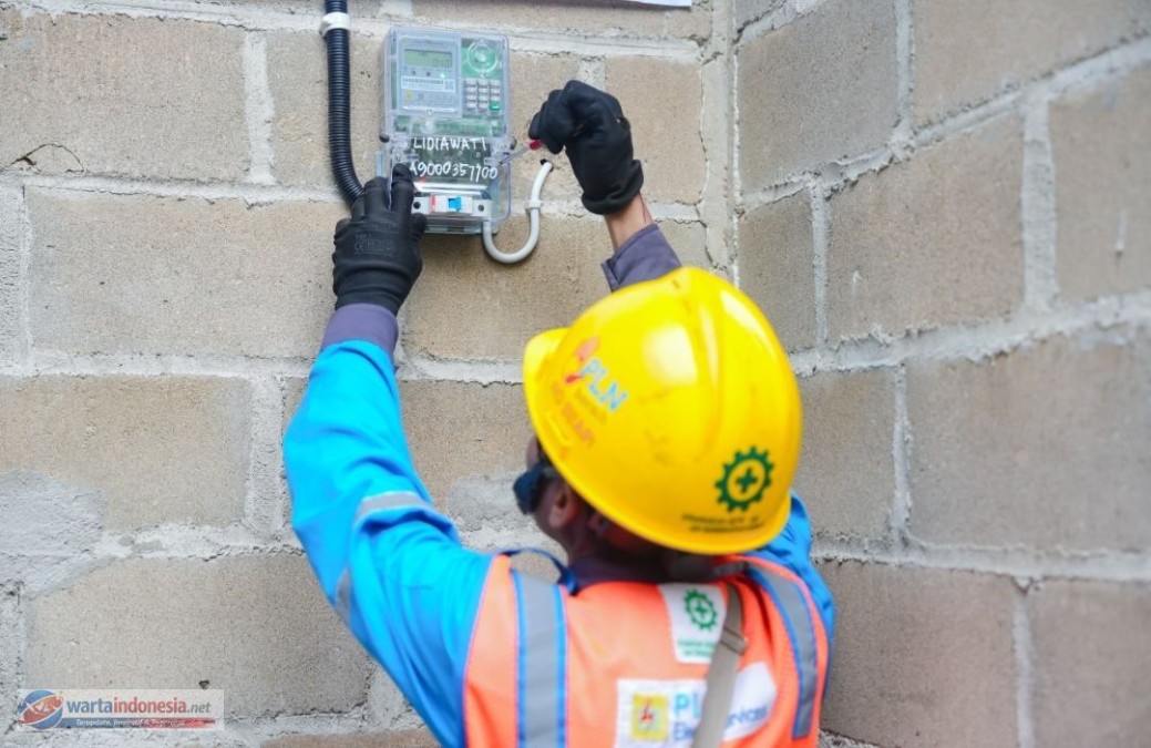 PLN UID S2JB Kembali Nyalakan 136 Sambungan Listrik Gratis Melalui Program Light Up The Dream