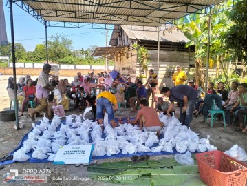 YBM PLN UP3 Lubuklinggau Salurkan Paket Daging Kurban kepada Warga di Tiga Kelurahan