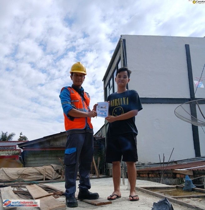 Jelang HUT RI ke-81, PLN Ingatkan Umbul-Umbul Wajib Berjarak Aman dari Jaringan Listrik