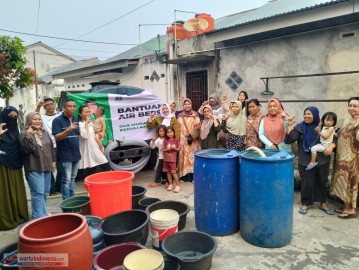 Warga Perumahan Taba Pesona Bahagia Terima Bantuan Air Bersih dari Muhaimin Iskandar