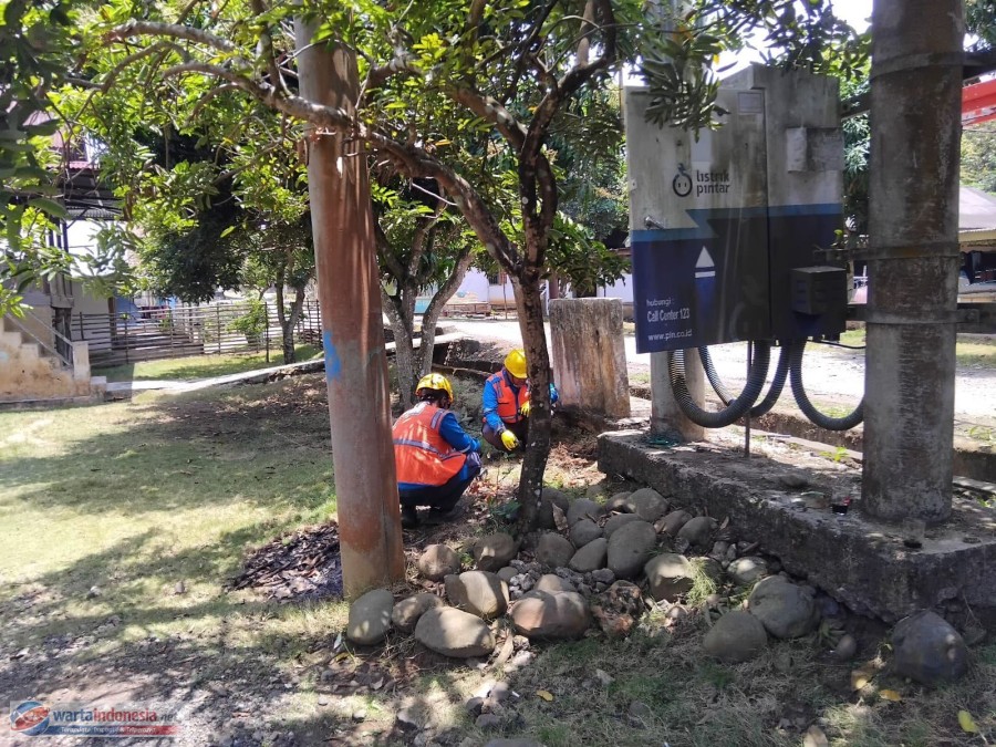 PLN ULP Tebing Tinggi Lakukan Penyeimbangan Beban Trafo dan Perbaikan Grounding di Saling